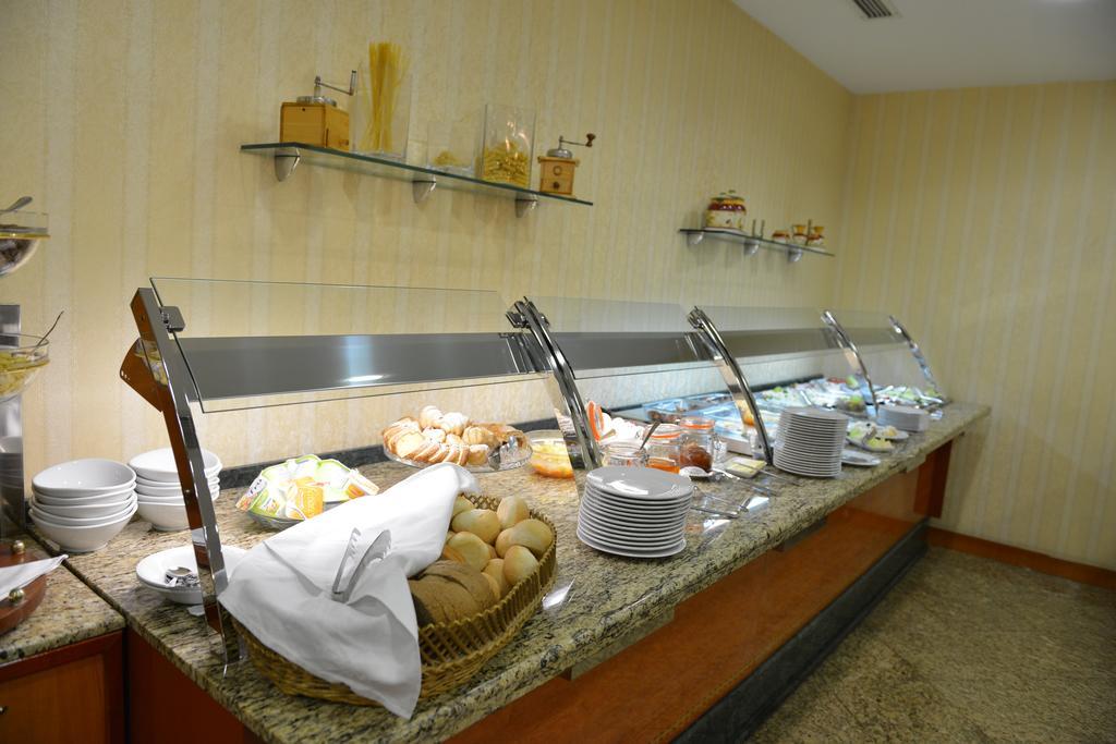 Best Western Hotel Turist Skopje Ngoại thất bức ảnh